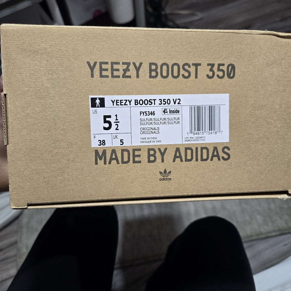 Empty Adidas Yeezy Boost 360 Or 700 Boxes - Picture 4 of 13